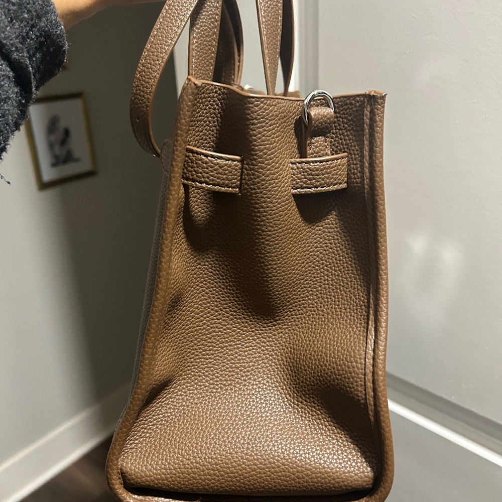 Elegant Brown Leather Handbag - Picture 7 of 10